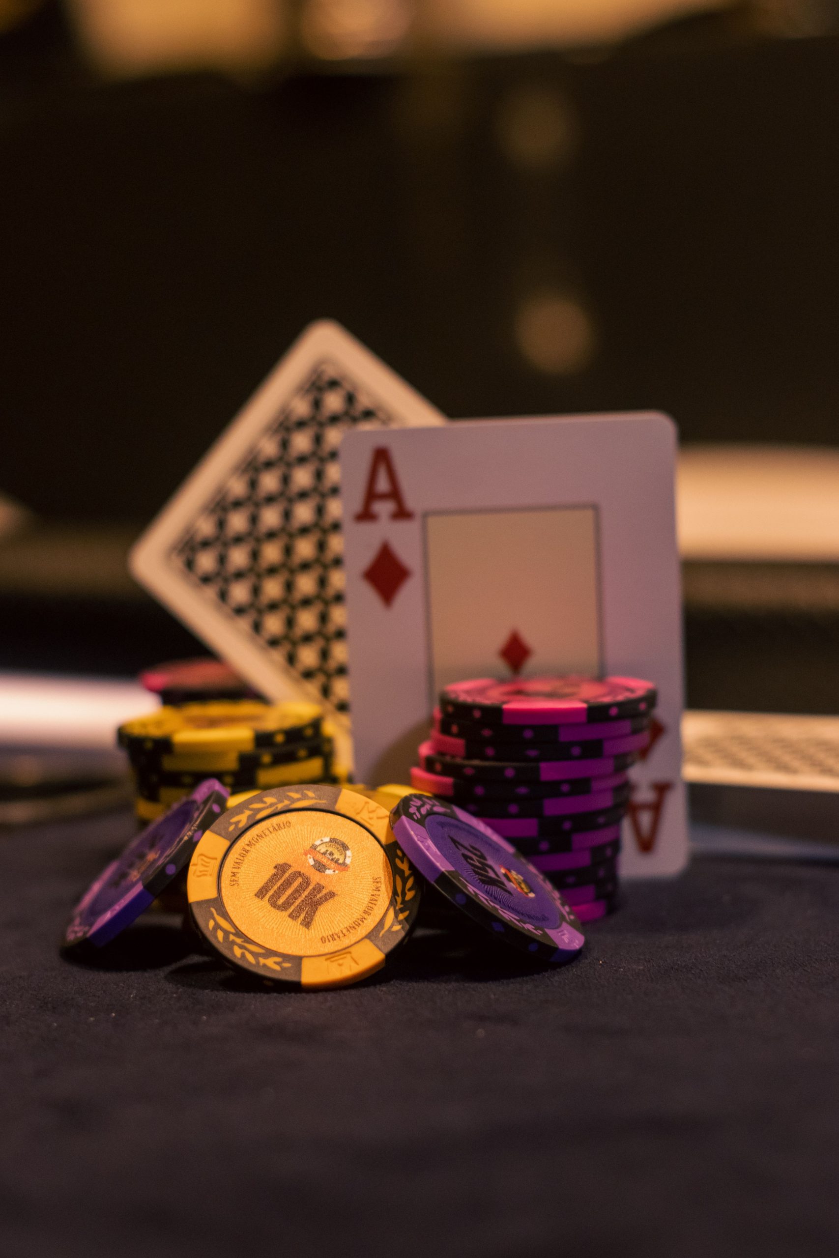Live Tables vs Reels? How Players Split Their Session